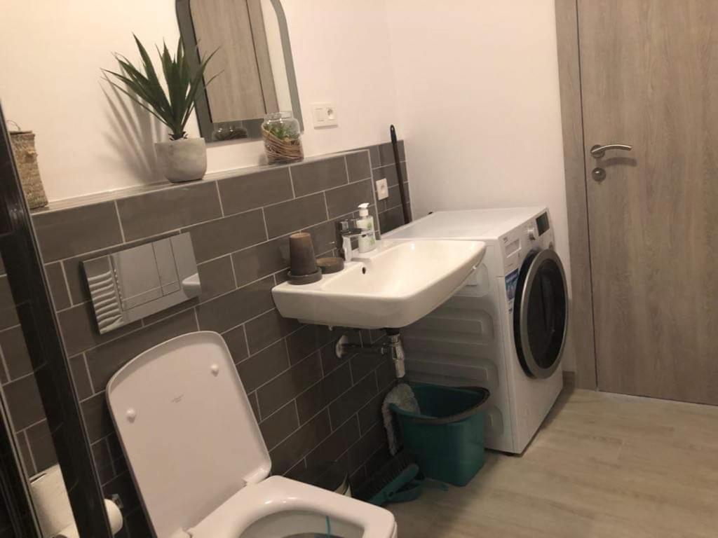 Urban Residence C707, Free Garage Parking Bratislava Luaran gambar